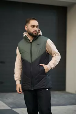 Жилетка чоловіча "Clip" Nike хакі-чорна Жилетка чоловіча "Clip" Nike хакі-чорна