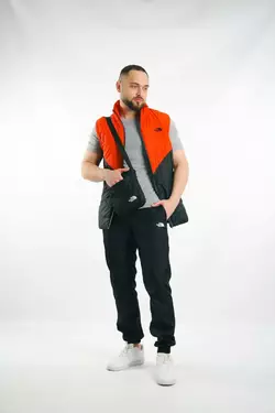 Комплект чоловічий "Clip" TNF: жилетка помаранчево-чорна + футболка сіра + штани "President" чорні. БАРСЕТКА У ПОДАРУНОК! Комплект чоловічий "Clip" TNF: жилетка помаранчево-чорна + футболка сіра + штани "President" чорні. БАРСЕТКА У ПОДАРУНОК!