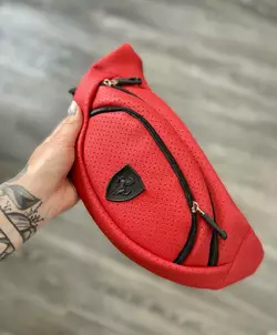Бананка з перфор. шкірозамінника червона Ferrari Бананка з перфор. шкірозамінника червона Ferrari