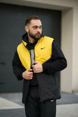 Жилетка чоловіча "Clip" Nike жовто-чорна Жилетка чоловіча "Clip" Nike жовто-чорна