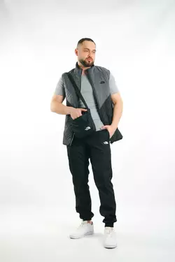 Комплект чоловічий "Clip" TNF: жилетка сіро-чорна + футболка сіра + штани "President" чорні. БАРСЕТКА У ПОДАРУНОК! Комплект чоловічий "Clip" TNF: жилетка сіро-чорна + футболка сіра + штани "President" чорні. БАРСЕТКА У ПОДАРУНОК!