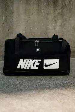 Сумка з великим лого Nike чорна Сумка з великим лого Nike чорна