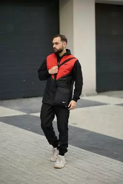 Комплект чоловічий "Clip" Nike: жилетка помаранчево-чорна + штани "President" чорні. БАРСЕТКА У ПОДАРУНОК! Комплект чоловічий "Clip" Nike: жилетка помаранчево-чорна + штани "President" чорні. БАРСЕТКА У ПОДАРУНОК!