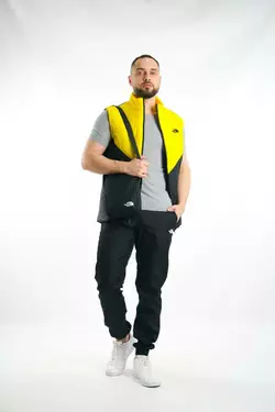 Комплект чоловічий "Clip" TNF: жилетка жовто-чорна + футболка сіра + штани "President" чорні. БАРСЕТКА У ПОДАРУНОК! Комплект чоловічий "Clip" TNF: жилетка жовто-чорна + футболка сіра + штани "President" чорні. БАРСЕТКА У ПОДАРУНОК!
