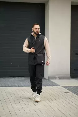 Комплект чоловічий "Clip" Nike: жилетка чорна + штани "President" чорні. БАРСЕТКА У ПОДАРУНОК! Комплект чоловічий "Clip" Nike: жилетка чорна + штани "President" чорні. БАРСЕТКА У ПОДАРУНОК!