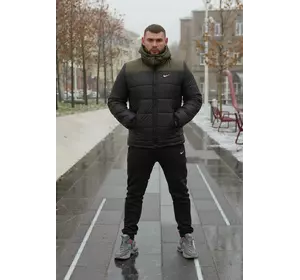 Комплект чоловічий Nike: куртка зимова "Frost" хакі-чорна + штани з тринитки утеплені чорні Комплект чоловічий Nike: куртка зимова "Frost" хакі-чорна + штани з тринитки утеплені чорні
