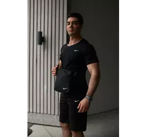 Комплект чоловічий Nike: футболка чорна + шорти чорні + барсетка чорна Комплект чоловічий Nike: футболка чорна + шорти чорні + барсетка чорна
