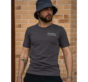 Футболка чоловіча з маленьким принтом "Доброго Вечора ми з України" Intruder темно-сіра Футболка чоловіча з маленьким принтом "Доброго Вечора ми з України" Intruder темно-сіра